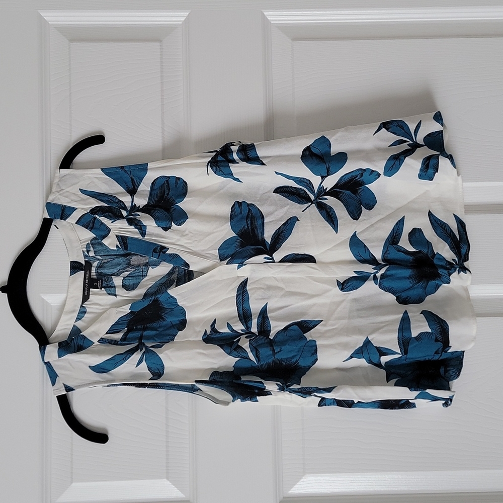 Banana Republic Ecovero Split Neck Sleeveless Blouse